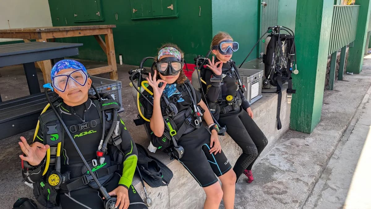 Scuba diving students receiving instruction from a Sea Saba instructor